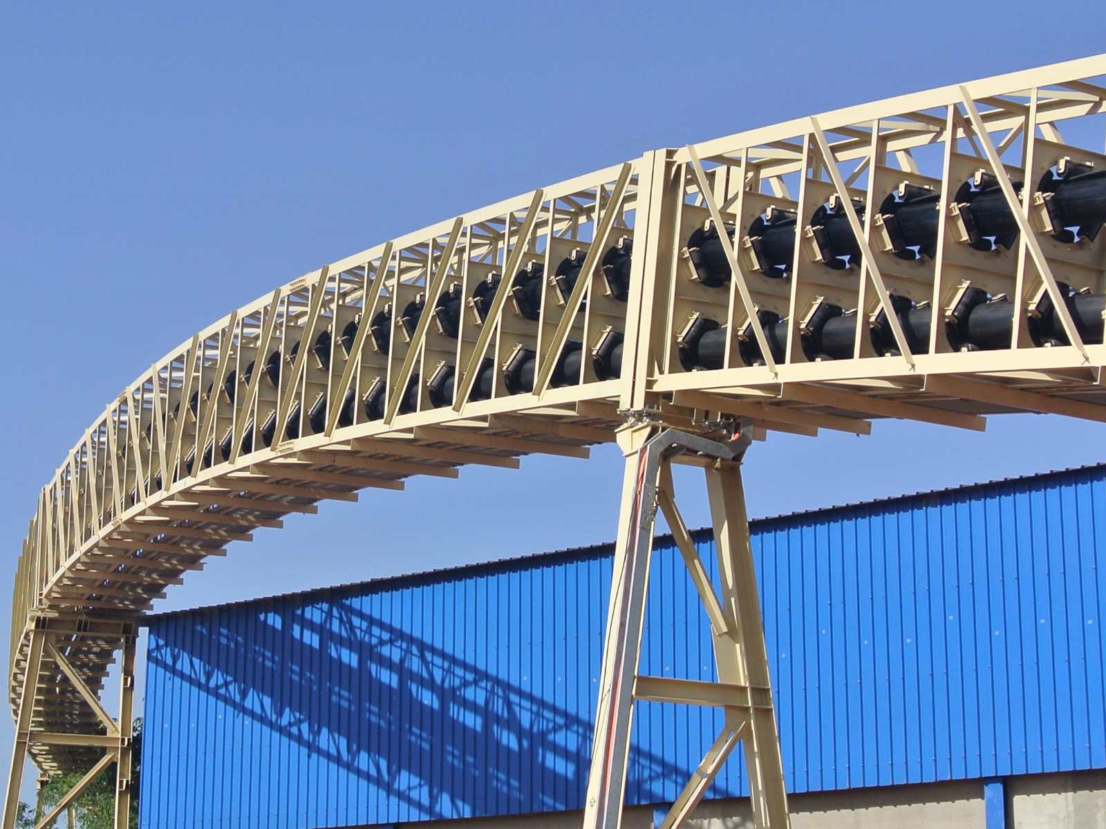 Tube belt conveyor